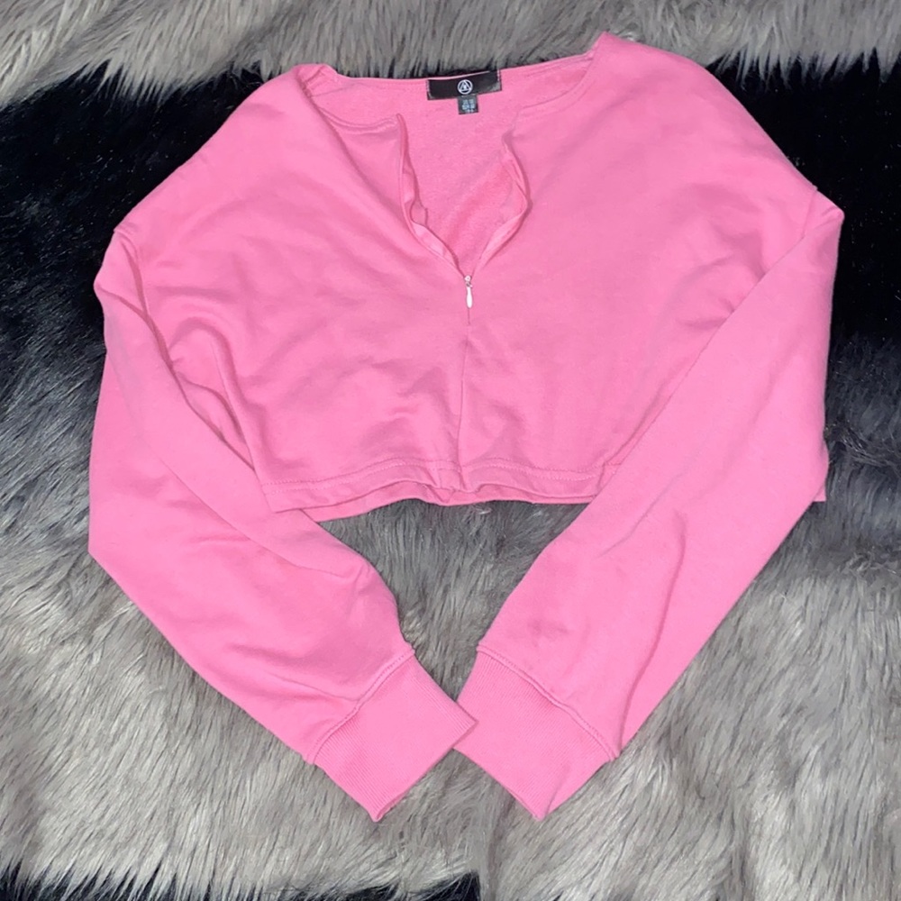 Pink crop sweater 💓